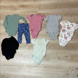 3x Cloud Island Short Sleeve, 1 Carter’s, 2x Long Sleeve Garanimals Bodysuits
